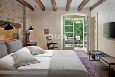 House 309 m², Višnjan - stone beauty with a pool - 16