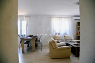 Kuća 160 m², Dobrinj - dva stana i bazen - 15