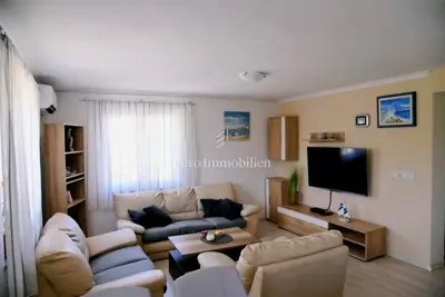 Kuća 160 m², Dobrinj - dva stana i bazen - 22