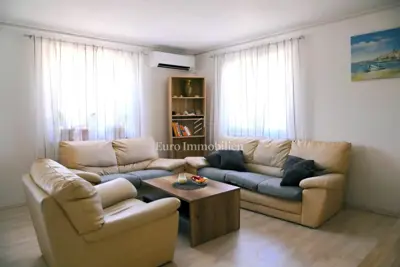 Kuća 160 m², Dobrinj - dva stana i bazen - 12