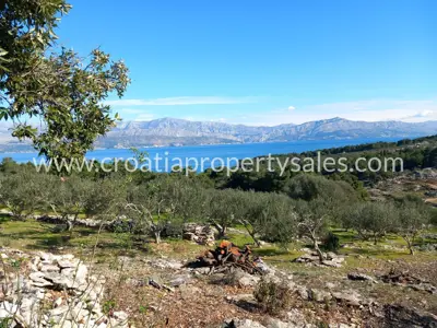 Zemljište, Brač, 9 350 m², 280 000 € - 9