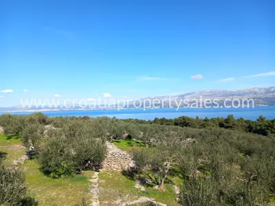 Zemljište, Brač, 9 350 m², 280 000 €