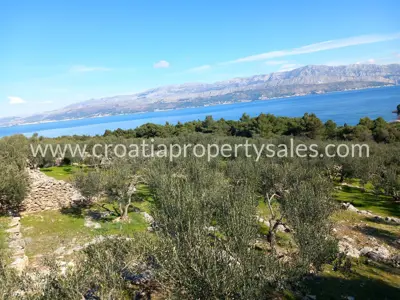 Zemljište, Brač, 9 350 m², 280 000 € - 3