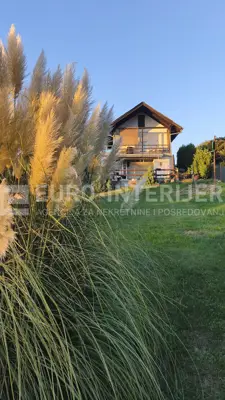 Family house in Sobočani, Ivanić-Grad, large landscaped yard