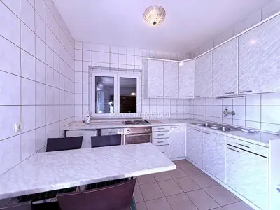 Kuća 245 m², Baška Voda - centar, 3 etaže i terasa - 4