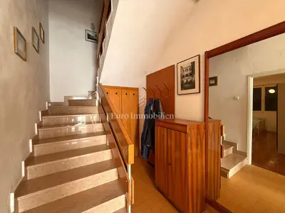 Kuća 245 m², Baška Voda - centar, 3 etaže i terasa - 18
