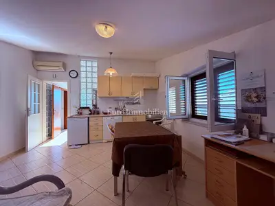 Kuća 245 m², Baška Voda - centar, 3 etaže i terasa - 10