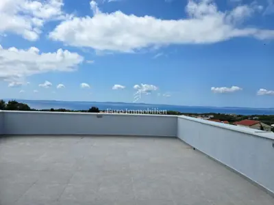 Kuća na Viru, nova s bazenom i prohodnim krovom - 20
