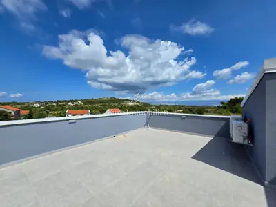 Kuća na Viru, nova s bazenom i prohodnim krovom - 3