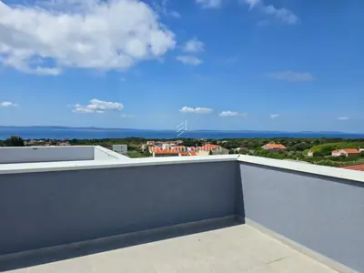 Kuća na Viru, nova s bazenom i prohodnim krovom - 4