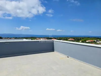 Kuća na Viru, nova s bazenom i prohodnim krovom - 22