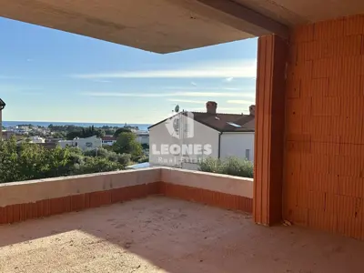 Stan 98 m², Novigrad, pogled na more i terasa - 10
