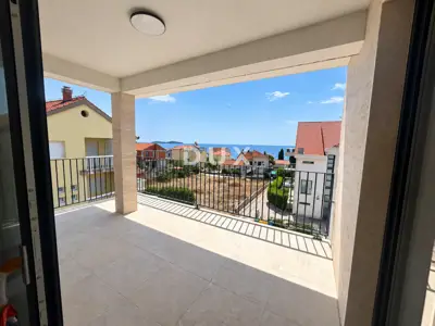 Kuća 420 m², Zečevo Rogozničko - 100 m od mora i plaže - 20