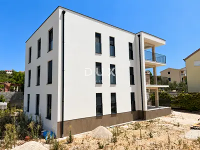 House 420 m², Zečevo Rogozničko - 100 m from the sea and beach