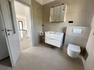 Kuća 420 m², Zečevo Rogozničko - 100 m od mora i plaže - 15