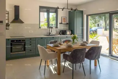 Haus 77 m², Valbandon in Fažana, ruhige Lage in Meeresnähe