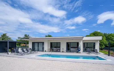 Vila 135 m², Kanfanar - bazen i terasa - 2