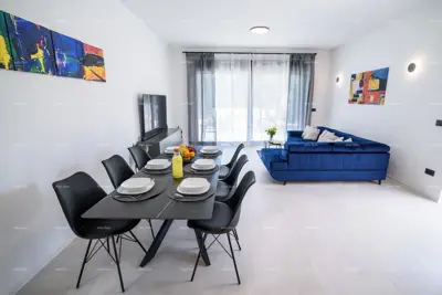 Vila 135 m², Kanfanar - bazen i terasa - 9