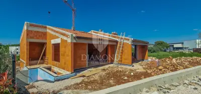 House 160 m², Kaštel kod Buja - shell construction under roof