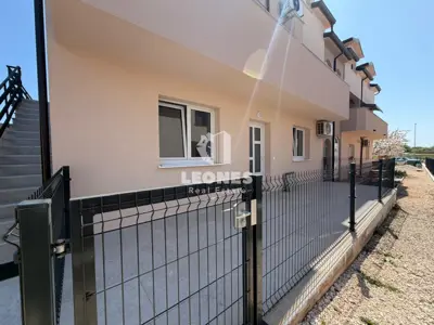 Fully furnished apartment on the ground floor of a renovated building in Novigrad - 14
