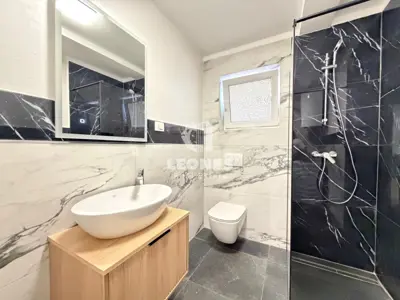 Fully furnished apartment on the ground floor of a renovated building in Novigrad - 10