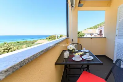 Kuća 200 m², Miholašćica - pogled na more i dvorište