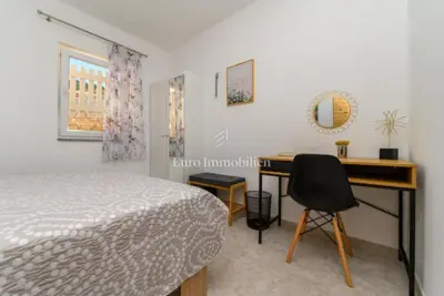 Kuća 200 m², Miholašćica - pogled na more i dvorište - 18