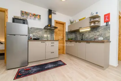 Kuća 200 m², Miholašćica - pogled na more i dvorište - 5