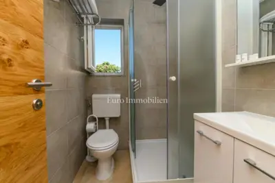 Kuća 200 m², Miholašćica - pogled na more i dvorište - 16