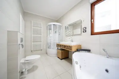 VILA SA DVA STANA 427 m², VRT GRAMAČA, ŠESTINE - 12
