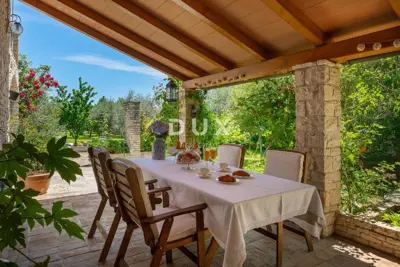 House for sale in Svetvinčenat, 200 m² - 21