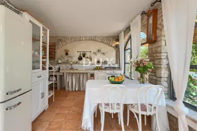 House for sale in Svetvinčenat, 200 m² - 9