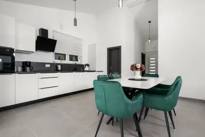 Kuća 130 m², Labin - prizemnica s bazenom - 9