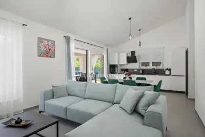 Kuća 130 m², Labin - prizemnica s bazenom - 6