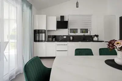 Kuća 130 m², Labin - prizemnica s bazenom - 10