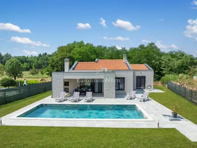 Kuća 130 m², Labin - prizemnica s bazenom