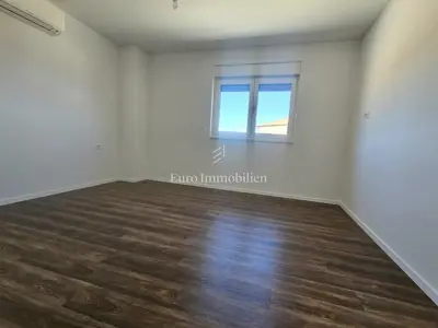 Malinska - nova kuća s bazenom, 170 metara od mora - 7