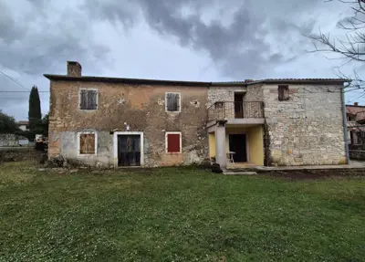 Stone house 180 m², Marčana - quiet location and yard 852 m² - 2