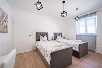 Vila s bazenom, Dobrinj, otok Krk - 4 sobe i 4 kupaonice - 10