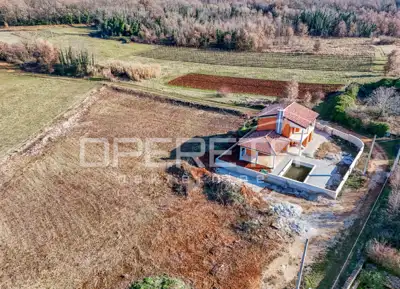 Građevinsko zemljište 582 m², Višnjan - ravno i pravilnog oblika - 2