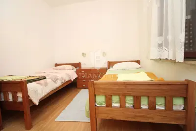 Haus 262 m², Kršan - zwei Wohneinheiten und Gartenfläche - 17