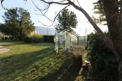Haus 262 m², Kršan - zwei Wohneinheiten und Gartenfläche - 20