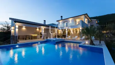 Vila 240 m², Viškovići - panoramski pogled na more i bazen