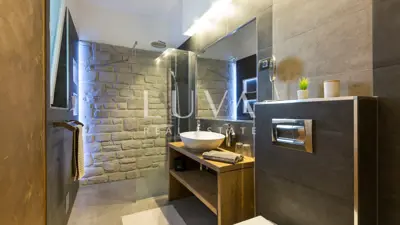 Villa 240 m², Viškovići - Panoramablick auf das Meer und Pool - 13