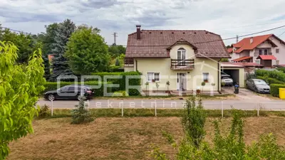 House, Brezovica, 719 m², quiet street and yard - 22