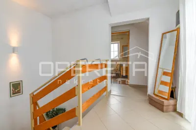House, Brezovica, 719 m², quiet street and yard - 13