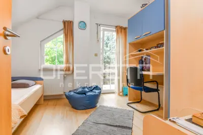 House, Brezovica, 719 m², quiet street and yard - 18