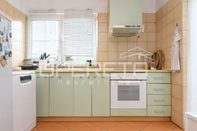 House, Brezovica, 719 m², quiet street and yard - 7