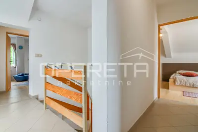 House, Brezovica, 719 m², quiet street and yard - 12