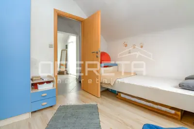 House, Brezovica, 719 m², quiet street and yard - 19
